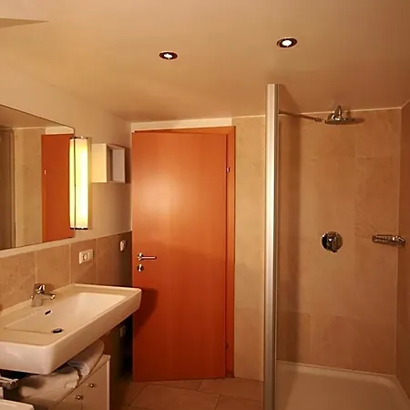 Familienappartements Eder - Free Entry To Tauern Included מלון דירות קפרון